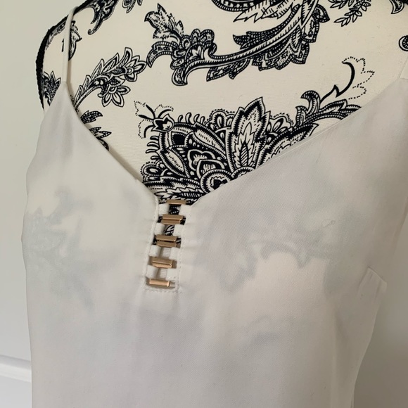 White flowy tank top - Picture 3 of 5